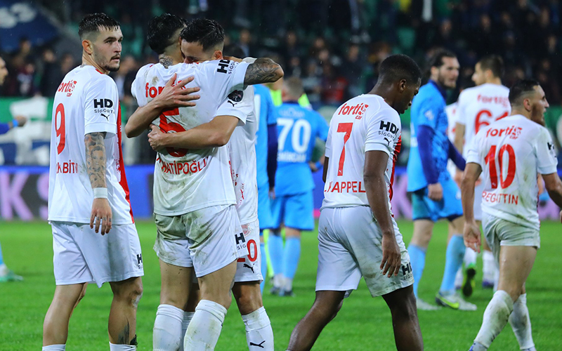 pendikspor-vs-sakaryaspor-00h00-ngay-13-12-2022-1