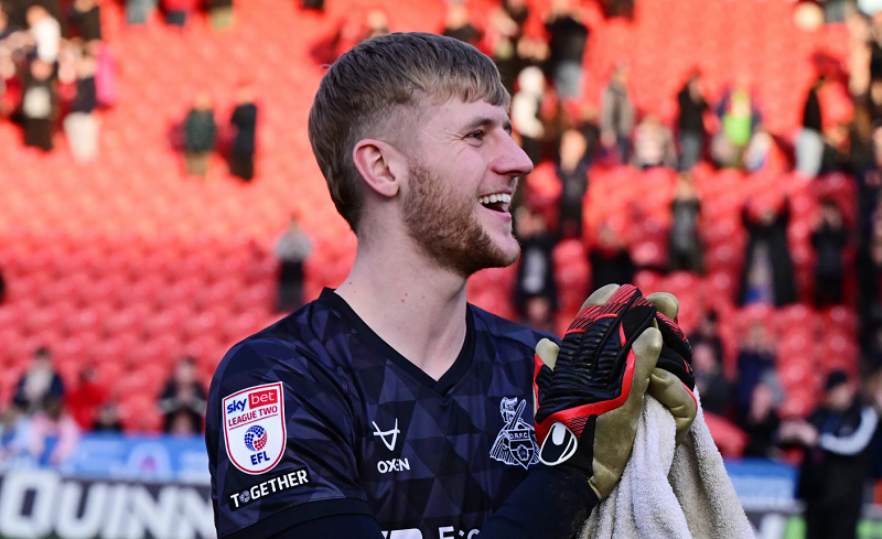 rosenior-tinh-xoay-tua-khung-go-sharman-lowe-dung-truoc-thoi-khac-buoc-ra